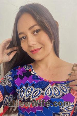 198511 - Laura Age: 41 - Colombia