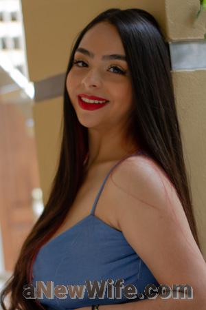 210289 - Laura Age: 26 - Colombia