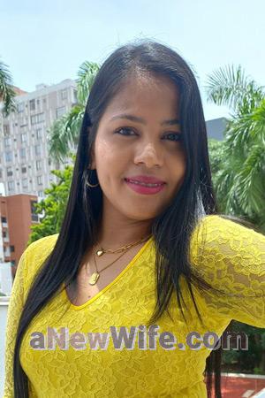 210673 - Yanina Age: 35 - Colombia