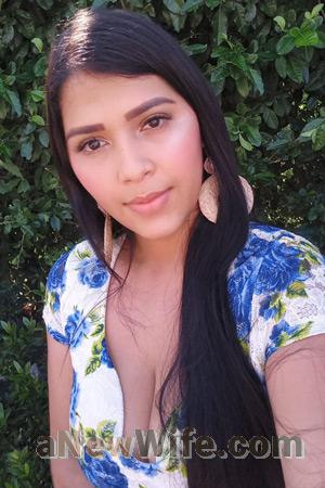 211033 - Valentina Age: 24 - Colombia