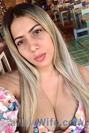212151 - Monica Age: 32 - Colombia