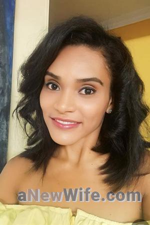 215144 - Yanaika Age: 34 - Colombia