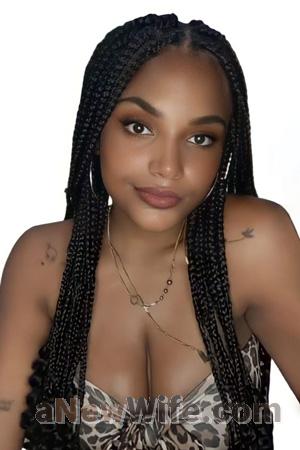 215374 - Yineth Age: 29 - Colombia