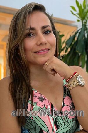 225201 - Yeris Age: 44 - Colombia