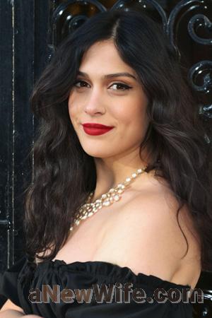 229074 - Emilia Age: 26 - Argentina